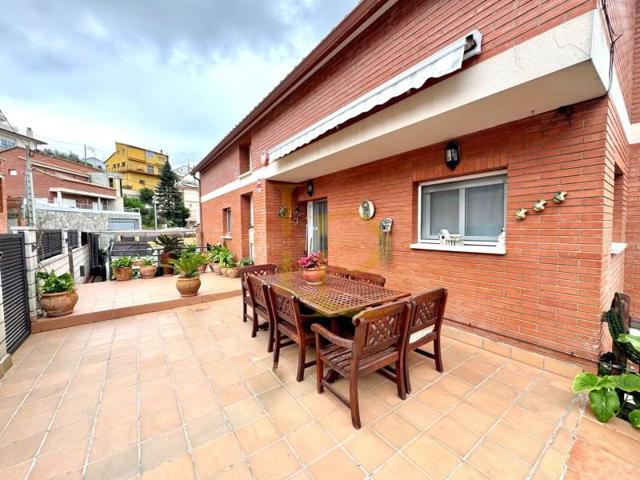 Chalet en venta en Terrassa photo 0