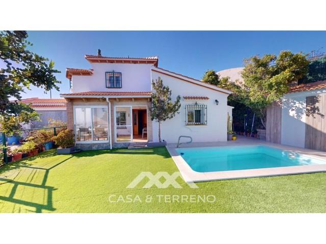 Local comercial en venta en Arenas photo 0