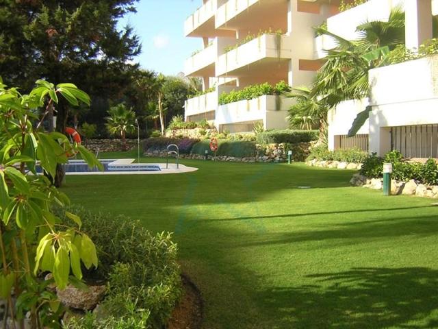 Apartamento en venta en Marbella, Elviria photo 0