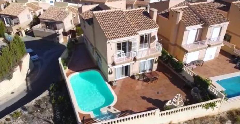 Casa en venta en La Nucia, Panorama photo 0