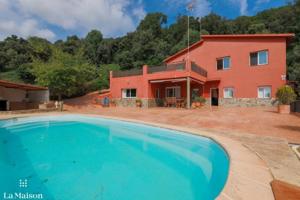 Casa en venta en Sant Iscle de Vallalta, Centre photo 0