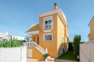 Casa en venta en Daimús, Costa de valencia photo 0