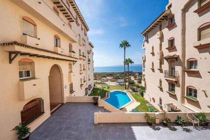 Apartamento en venta en Estepona, Puerto photo 0