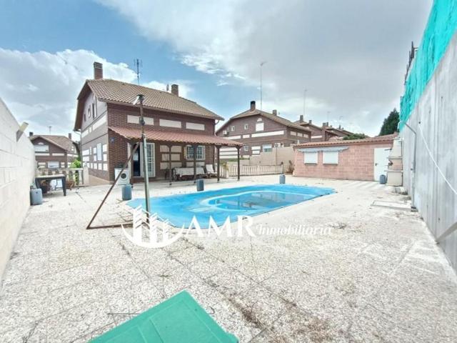 Chalet en venta en Seseña photo 0