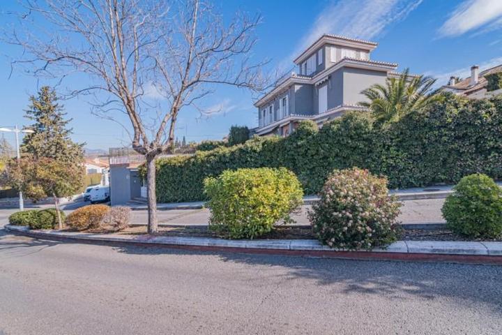 Chalet en venta en Monachil, Barrio de monachil photo 0