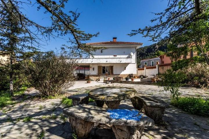 Casa en venta en Vacarisses, CENTRE photo 0