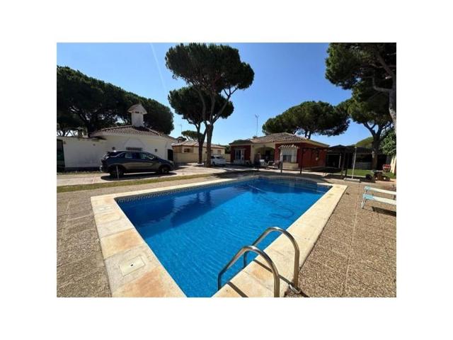 Chalet en venta en Chiclana de la Frontera photo 0