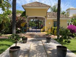 Apartamento en venta en Marbella, Guadalmina Alta photo 0