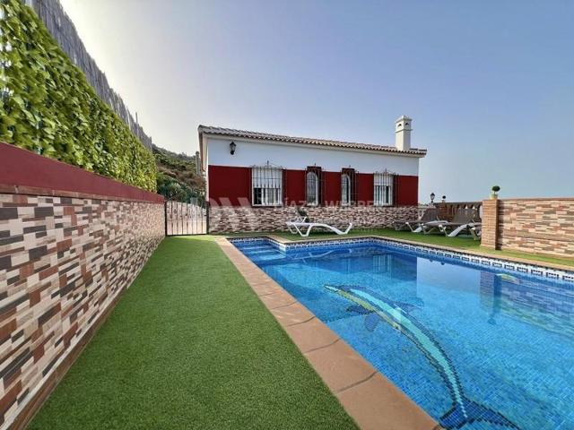 Chalet en venta en Torrox photo 0