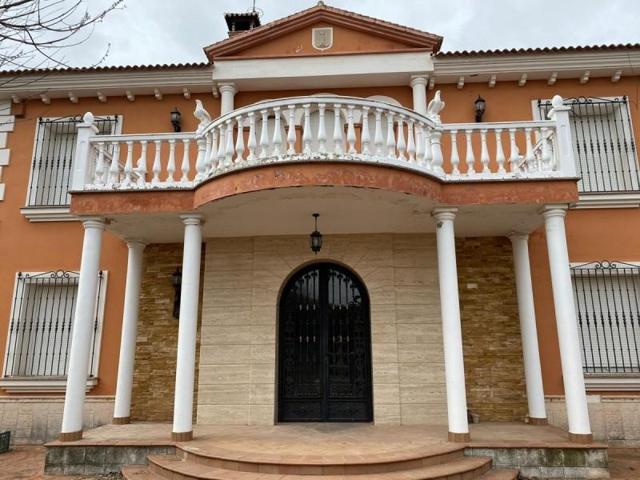 Chalet en venta en Loja, Loja photo 0