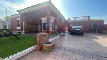 Chalet en venta en Chiclana de la Frontera, Los gallos photo 0