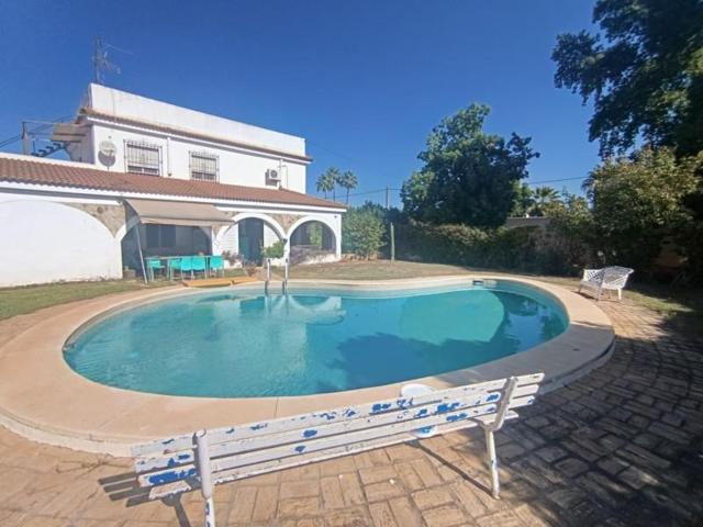 Chalet en venta en Palomares del Río, Andalucia photo 0