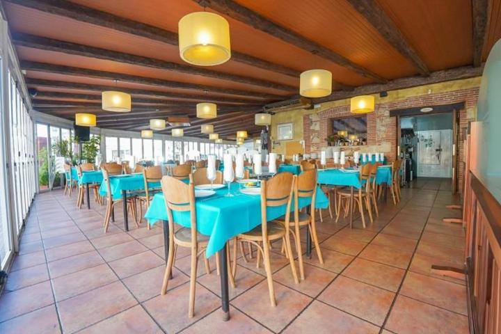 Local comercial en venta en La Pineda, Les botigues de mar 1 photo 0