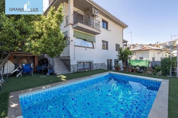 Casa en venta en Pinos Genil, Pinillos photo 0