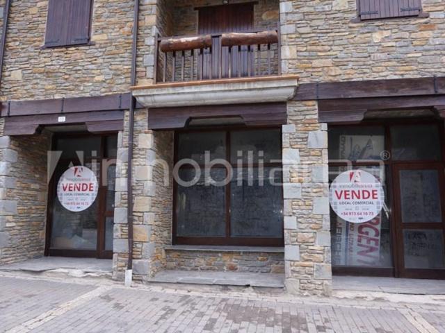 Local comercial en venta en Naut Aran photo 0