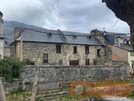 Casas de pueblo en venta en Vielha e Mijaran photo 0