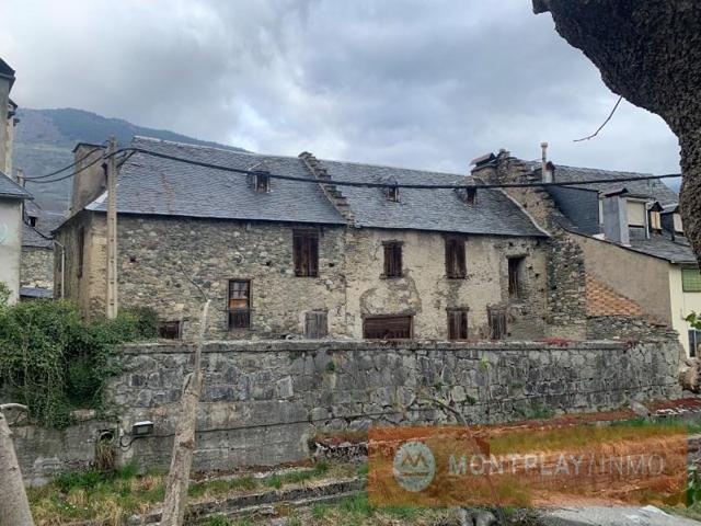 Casas de pueblo en venta en Vielha e Mijaran photo 0