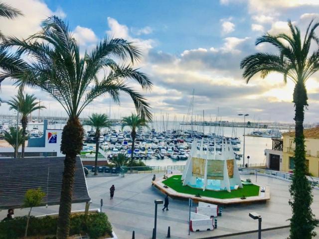 Apartamento en venta en Torrevieja, Torrevieja photo 0
