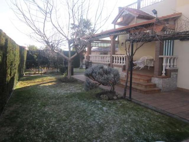 Local comercial en venta en Laguna de Negrillos, Villamañán photo 0