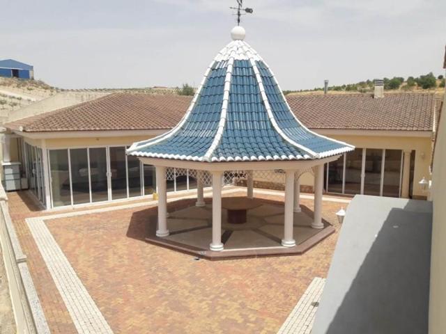 Casa en venta en Lezuza, Centrica photo 0