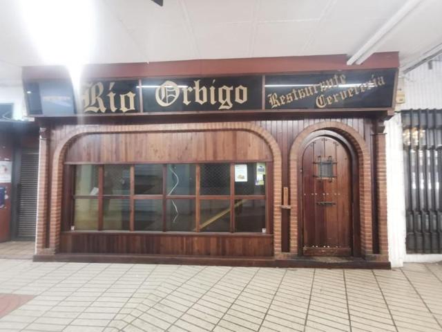 Local comercial en venta en León, Centro photo 0