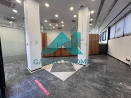 Local comercial en venta en Cáceres, AVDA. VIRGEN DE GUADALUPE photo 0