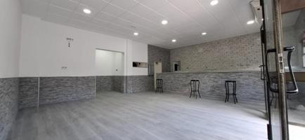 Local comercial en venta en Lora del Río, Andalucia photo 0