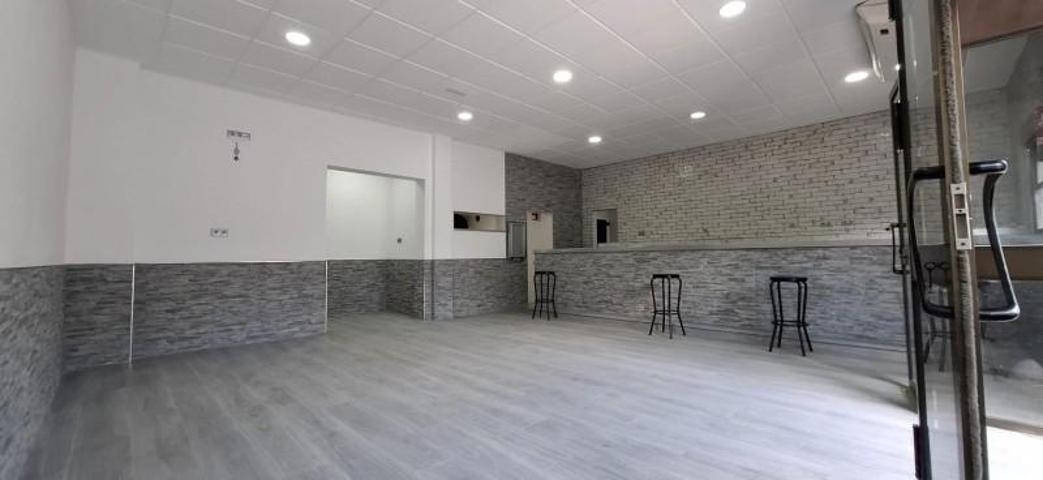 Local comercial en venta en Lora del Río, Andalucia photo 0