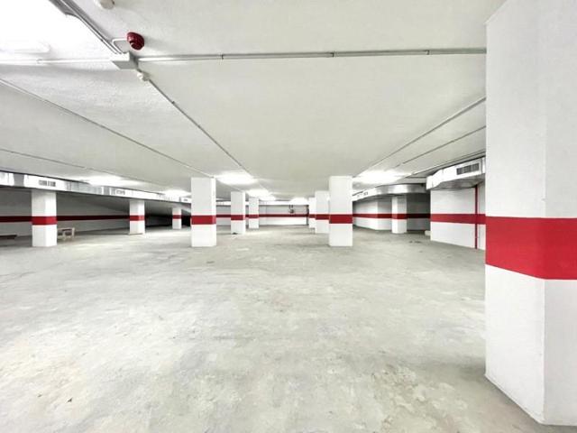 Local comercial en venta en A Coruña, Avenida de Lamadosa, 15009 photo 0