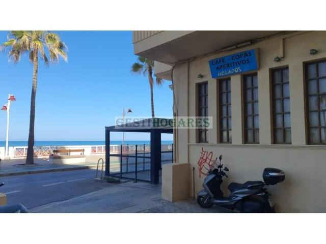Local comercial en venta en Cádiz photo 0