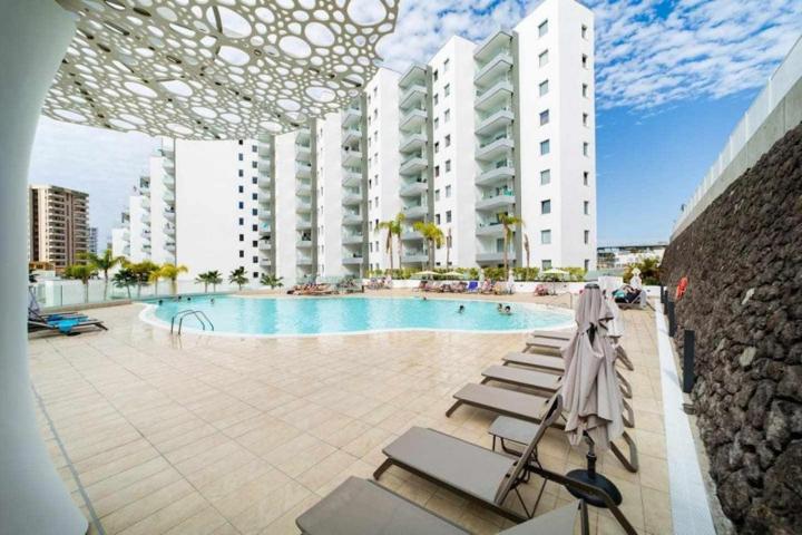 Apartamento en venta en Adeje, Playa Paraiso photo 0