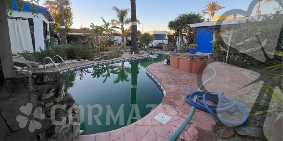 Chalet en venta en Chiclana de la Frontera, Las rapaces photo 0