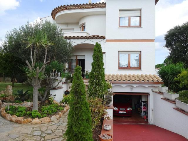 Chalet en venta en Santa Cristina d'Aro, Becada, 17246 photo 0