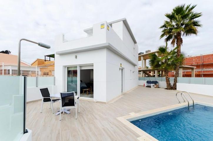 Casa en venta en Torrevieja, Torrevieja photo 0
