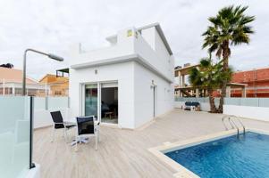 Chalet en venta en Torrevieja, El limonar photo 0