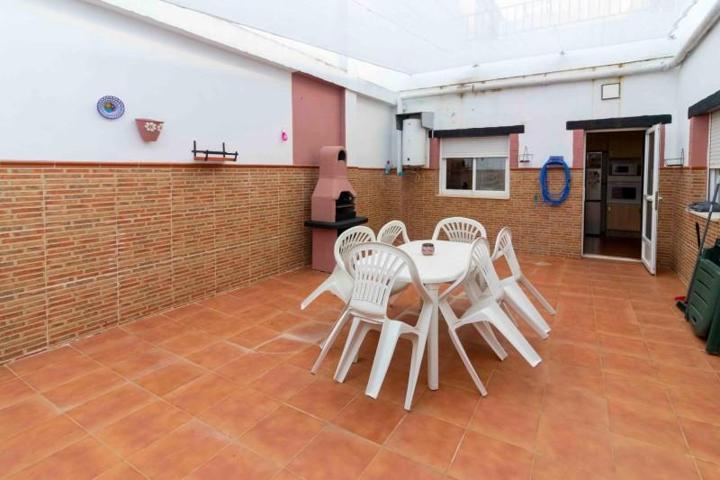 Casa en venta en Badajoz, La Banasta photo 0