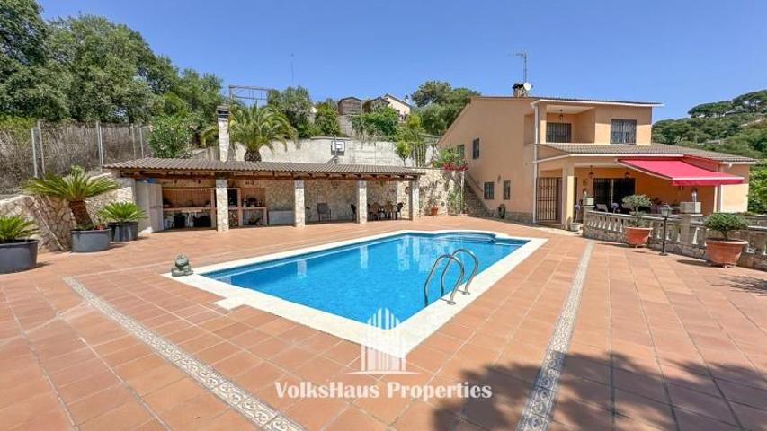 Chalet en venta en Vidreres, Carrer Farigola, 17411 photo 0