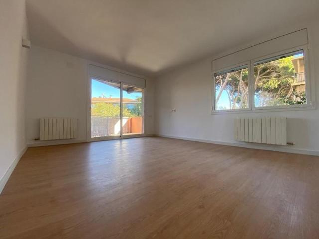 Piso en venta en Sant Feliu de Llobregat, Les Roses - Castellbell photo 0