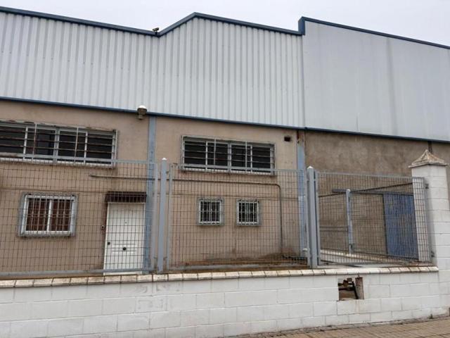 Local comercial en venta en Almendralejo photo 0