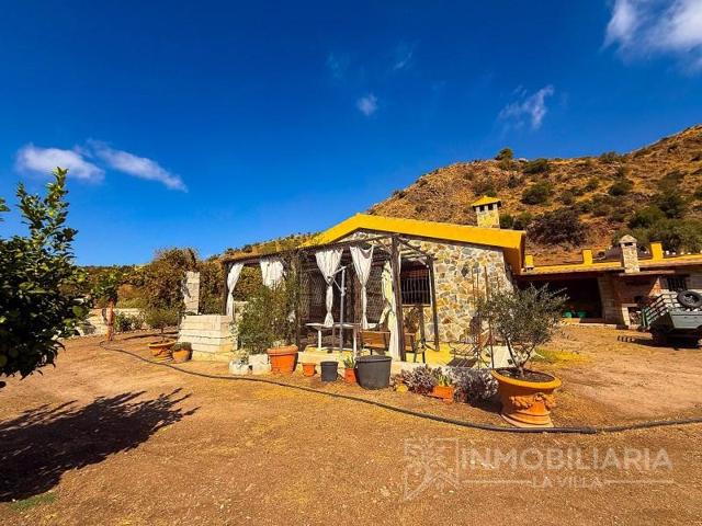 Casa con terreno en venta en Coín photo 0