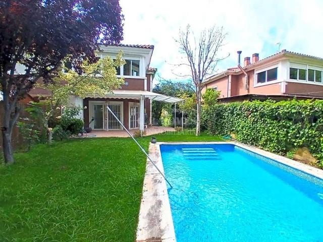 Adosada en venta en Aranjuez photo 0