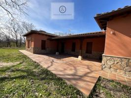 Chalet en venta en Candeleda photo 0