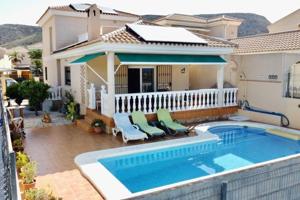 Chalet en venta en San Juan de los Terreros, Centro photo 0