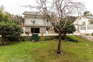 Chalet en venta en Poio, Samieira photo 0