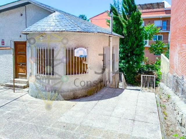 Chalet en venta en Manzanares el Real photo 0