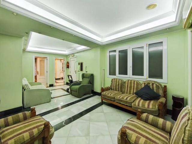 Piso en venta en Almería, Plaza san Sebastian photo 0