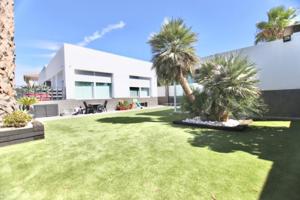 Chalet en venta en Elda, Club de campo photo 0