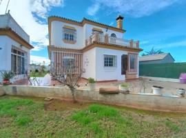 Chalet en venta en Chiclana de la Frontera, Las Lagunas - Campano photo 0