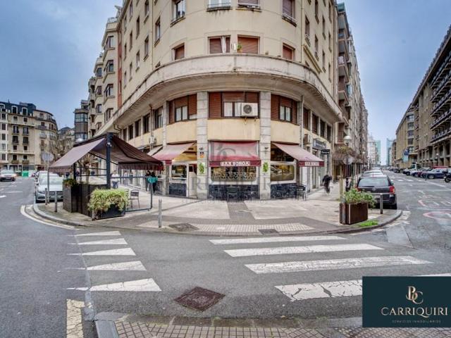 Local comercial en venta en Donostia-San Sebastián photo 0
