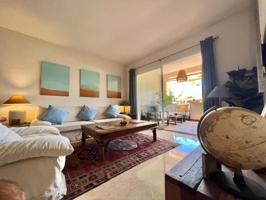 Piso en venta en Marbella, Guadalmina Alta photo 0